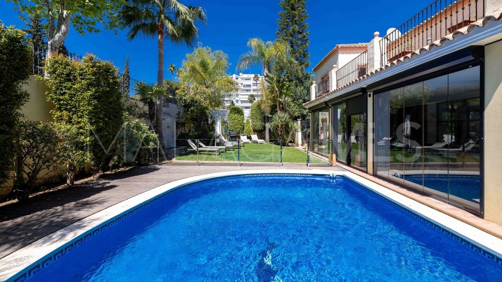 Chalet for sale in Guadalmina Alta