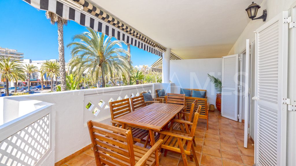 Se vende apartamento in Marbella - Puerto Banus with 4 bedrooms