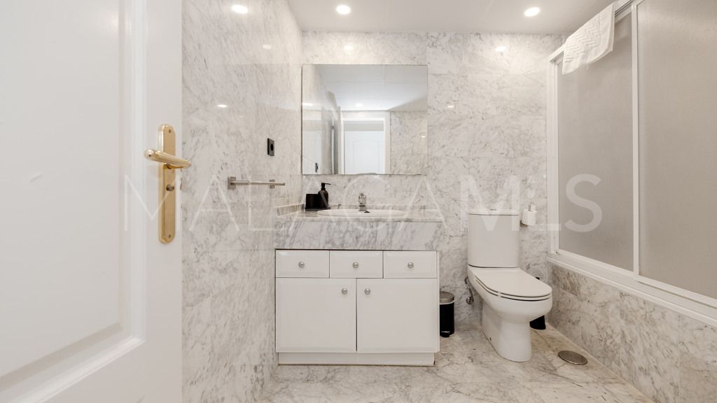 Se vende apartamento in Marbella - Puerto Banus with 4 bedrooms