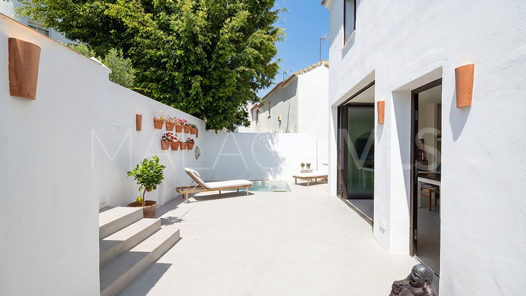 Buy chalet in Guadalmina Alta with 4 bedrooms