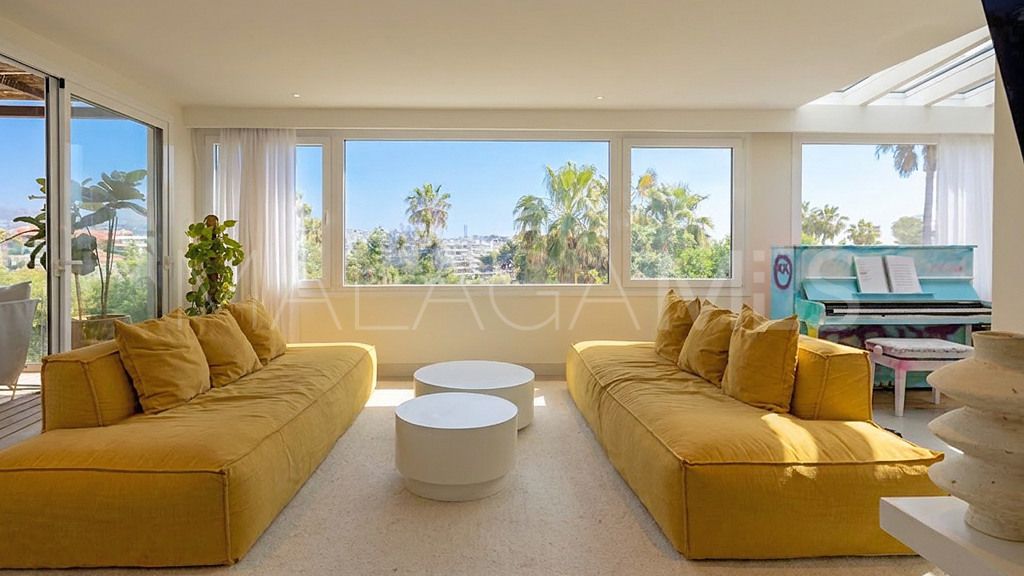 Buy chalet in Guadalmina Alta with 4 bedrooms