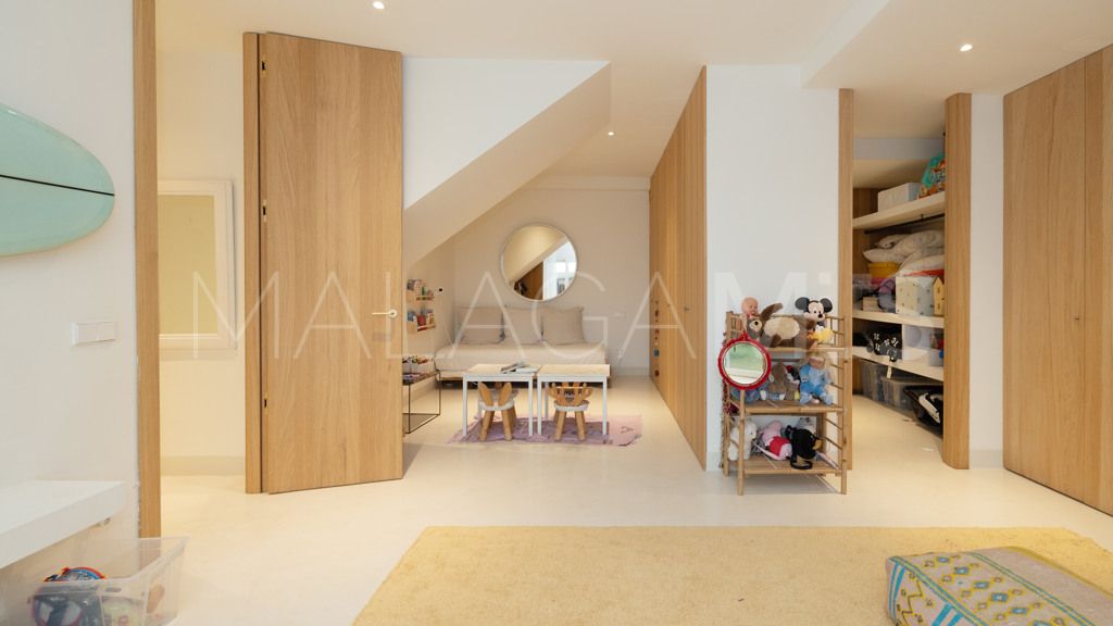 Buy chalet in Guadalmina Alta with 4 bedrooms