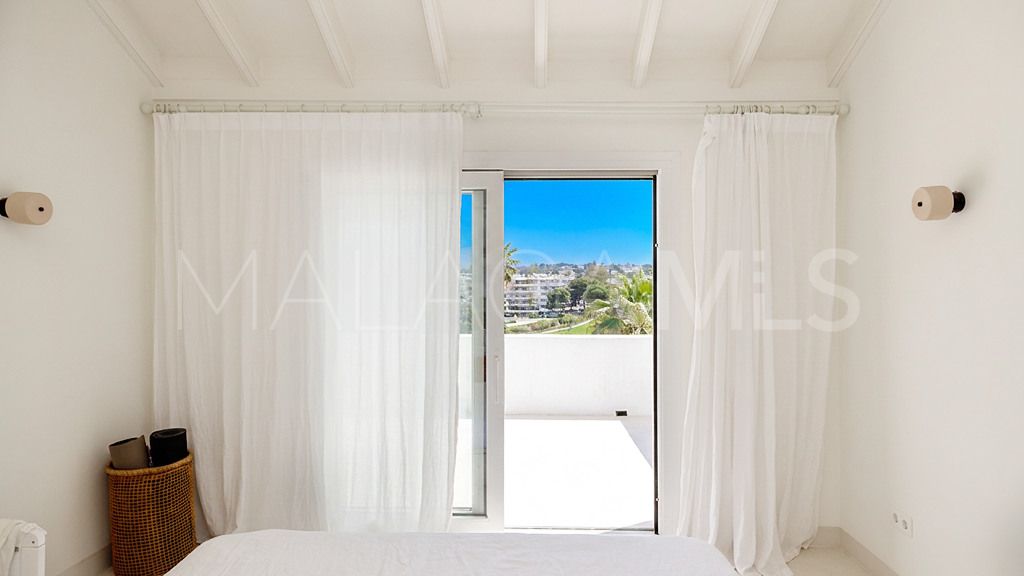 Buy chalet in Guadalmina Alta with 4 bedrooms