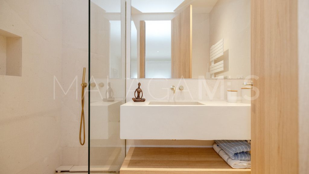 Buy chalet in Guadalmina Alta with 4 bedrooms