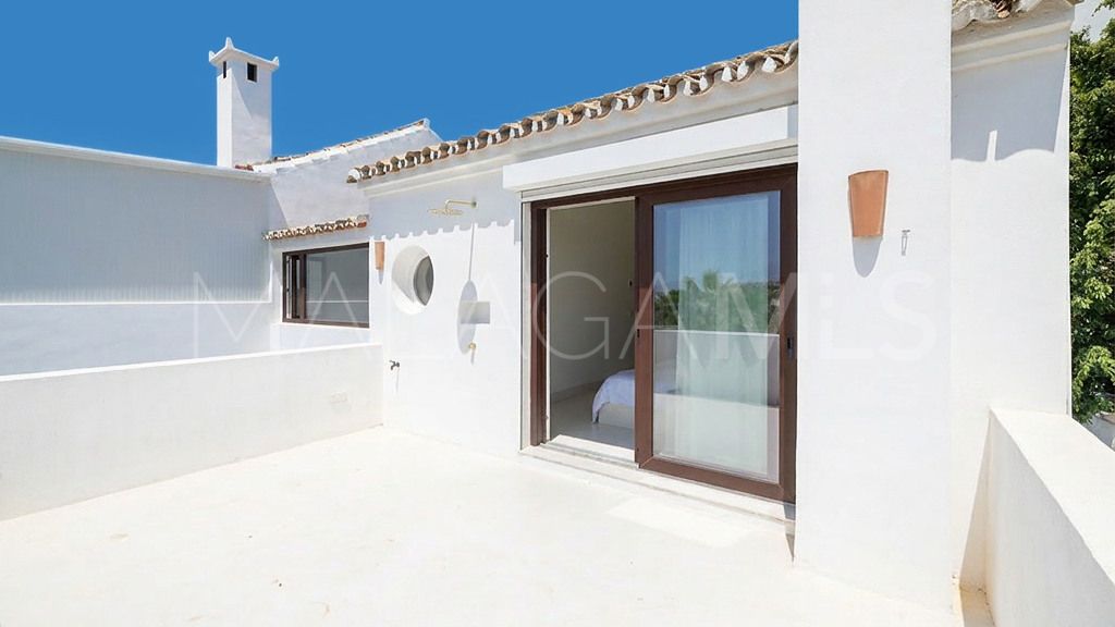 Buy chalet in Guadalmina Alta with 4 bedrooms
