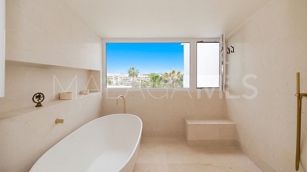 Buy chalet in Guadalmina Alta with 4 bedrooms