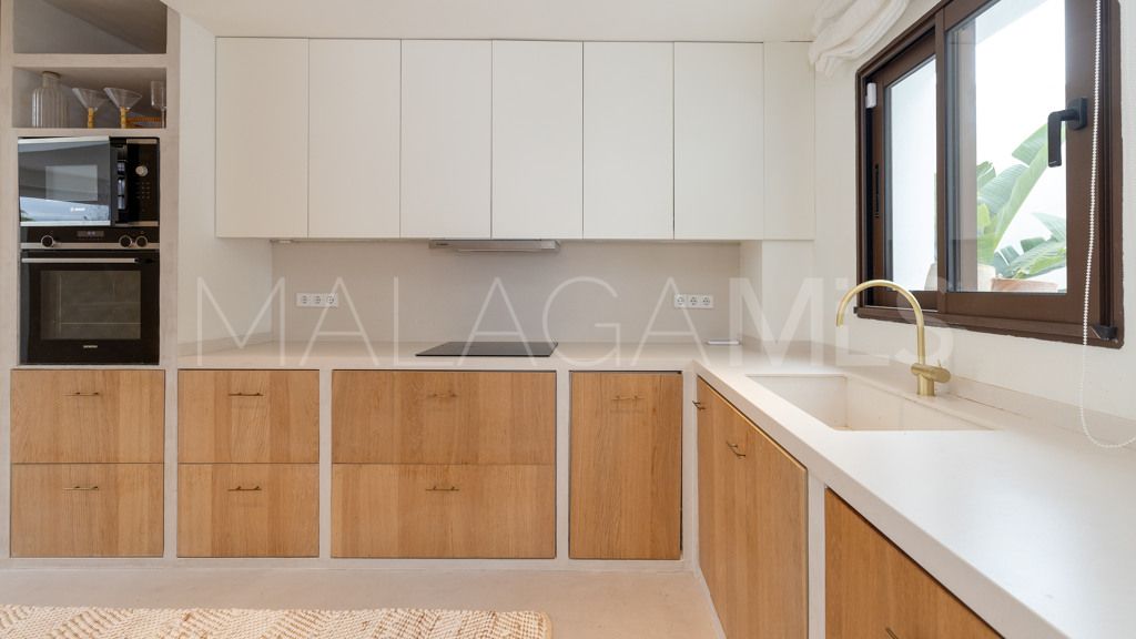 Buy chalet in Guadalmina Alta with 4 bedrooms