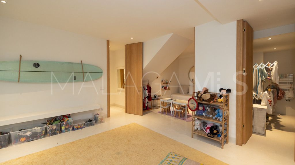 Buy chalet in Guadalmina Alta with 4 bedrooms