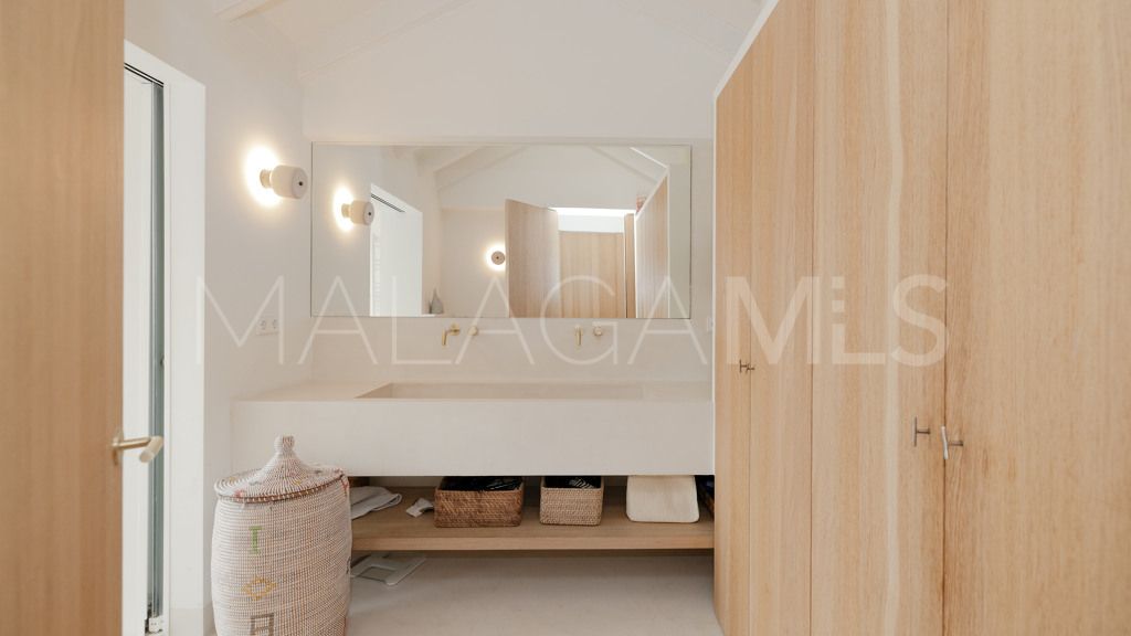 Buy chalet in Guadalmina Alta with 4 bedrooms