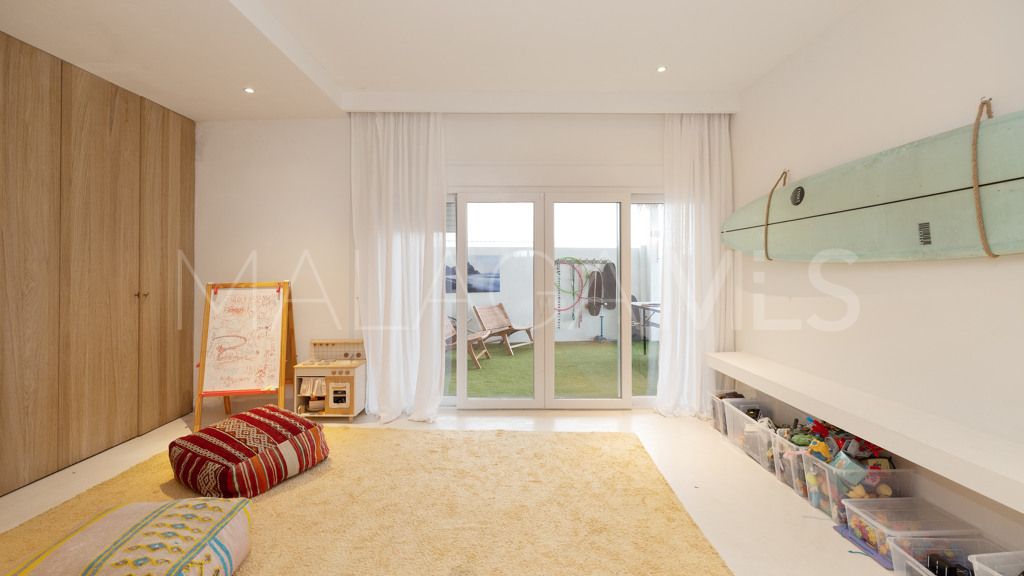 Buy chalet in Guadalmina Alta with 4 bedrooms