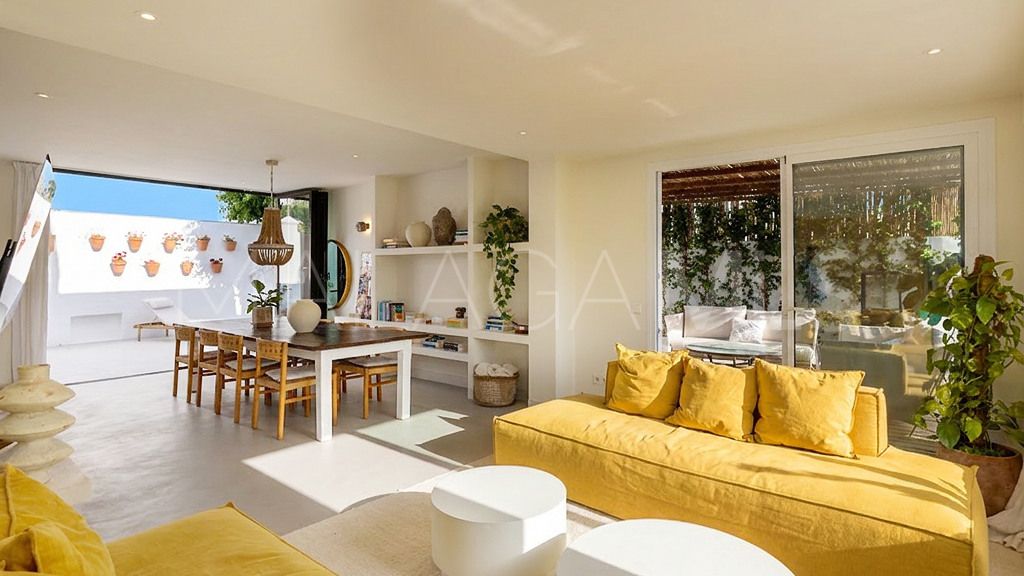 Buy chalet in Guadalmina Alta with 4 bedrooms