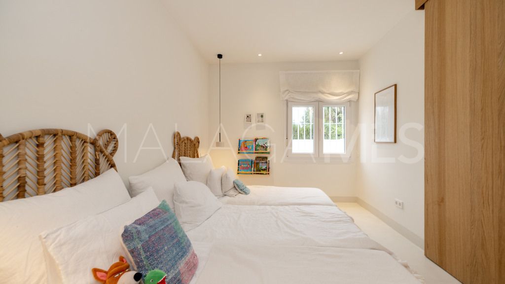 Buy chalet in Guadalmina Alta with 4 bedrooms