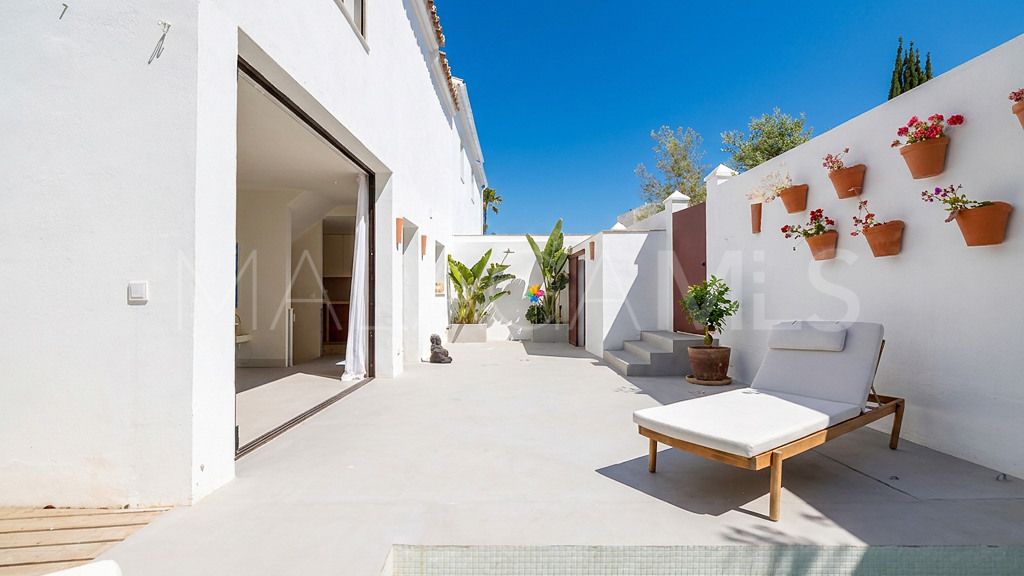 Buy chalet in Guadalmina Alta with 4 bedrooms