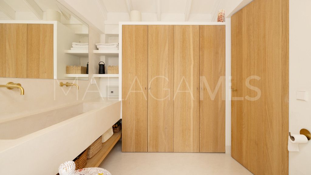 Buy chalet in Guadalmina Alta with 4 bedrooms