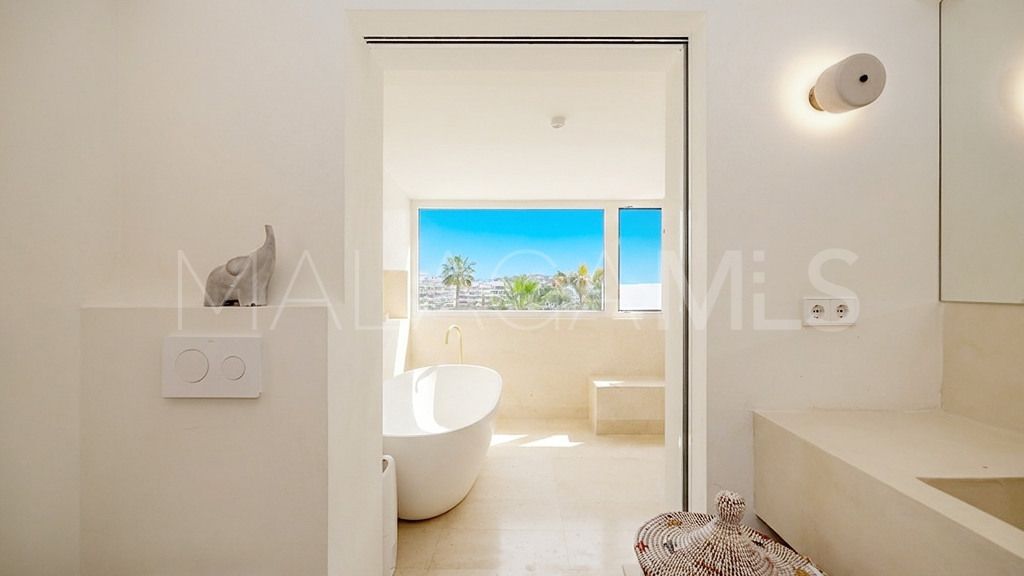 Buy chalet in Guadalmina Alta with 4 bedrooms