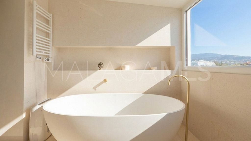 Buy chalet in Guadalmina Alta with 4 bedrooms