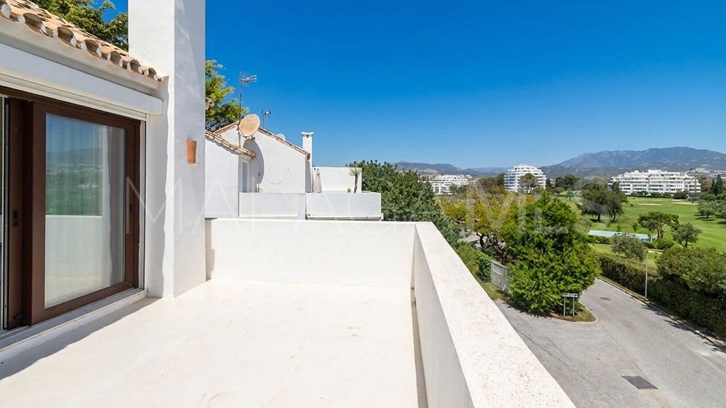 Buy chalet in Guadalmina Alta with 4 bedrooms