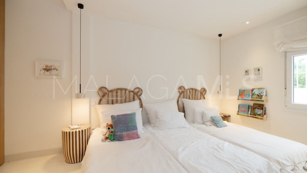 Buy chalet in Guadalmina Alta with 4 bedrooms