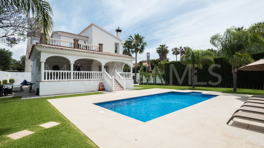 Chalet for sale in Nueva Andalucia