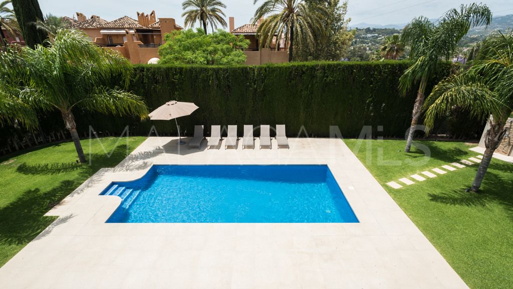 Chalet for sale in Nueva Andalucia