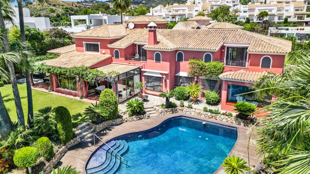 Nueva Andalucia, chalet de 5 bedrooms for sale