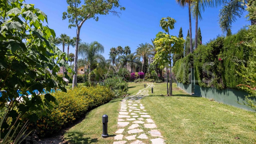 Chalet for sale in Guadalmina Alta