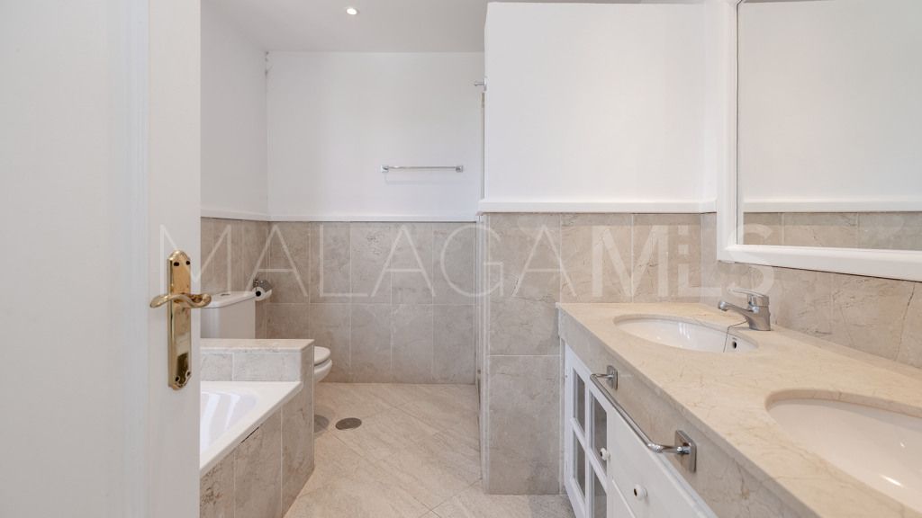 Chalet for sale in Guadalmina Alta