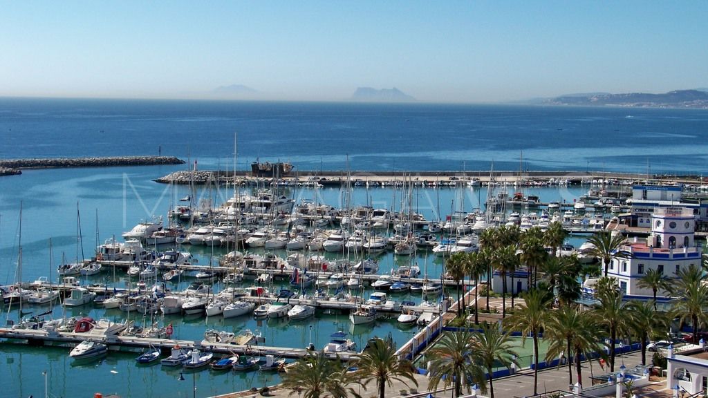 For sale 2 bedrooms penthouse in Estepona