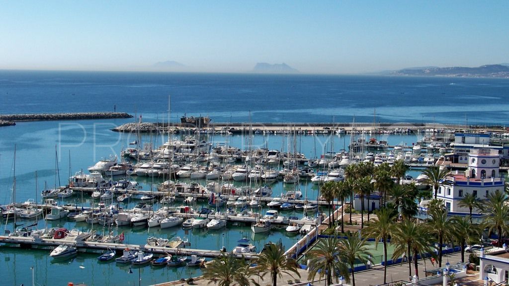 For sale 2 bedrooms penthouse in Estepona