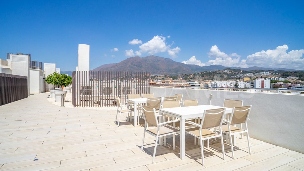 For sale 2 bedrooms penthouse in Estepona