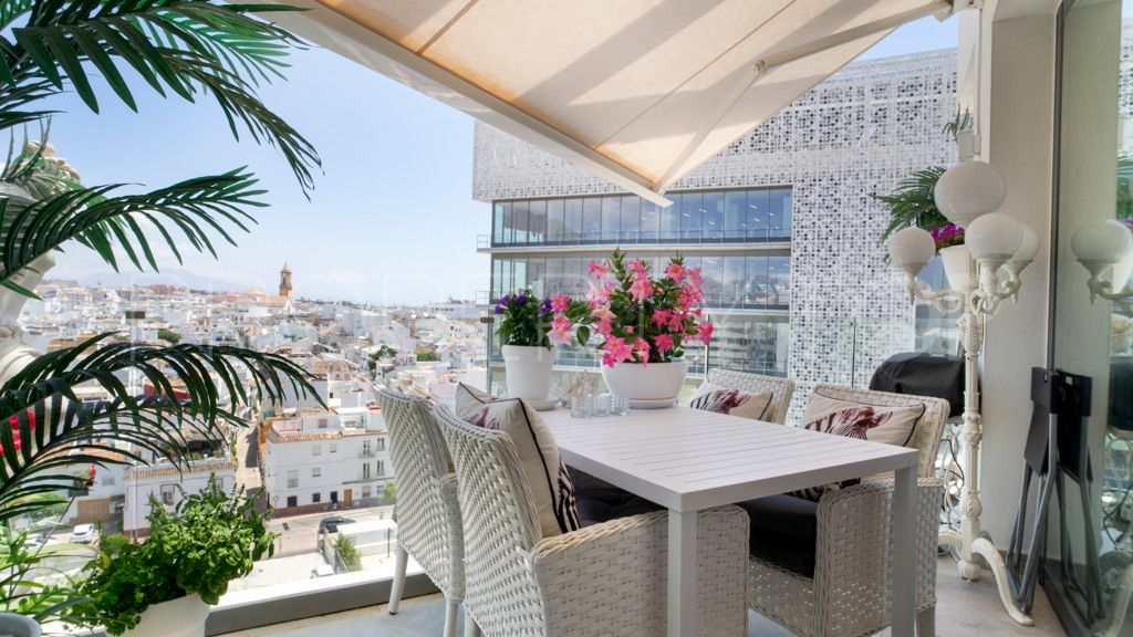 For sale 2 bedrooms penthouse in Estepona