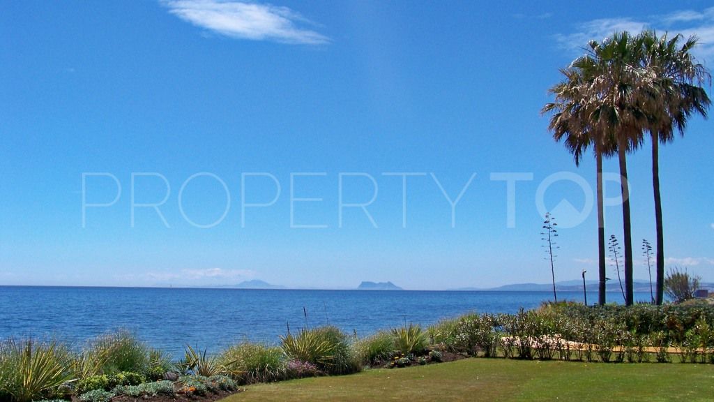 For sale 2 bedrooms penthouse in Estepona