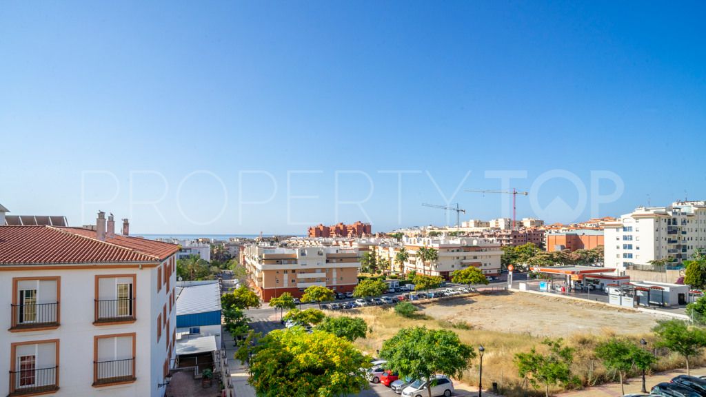 Se vende chalet de 4 dormitorios en Estepona