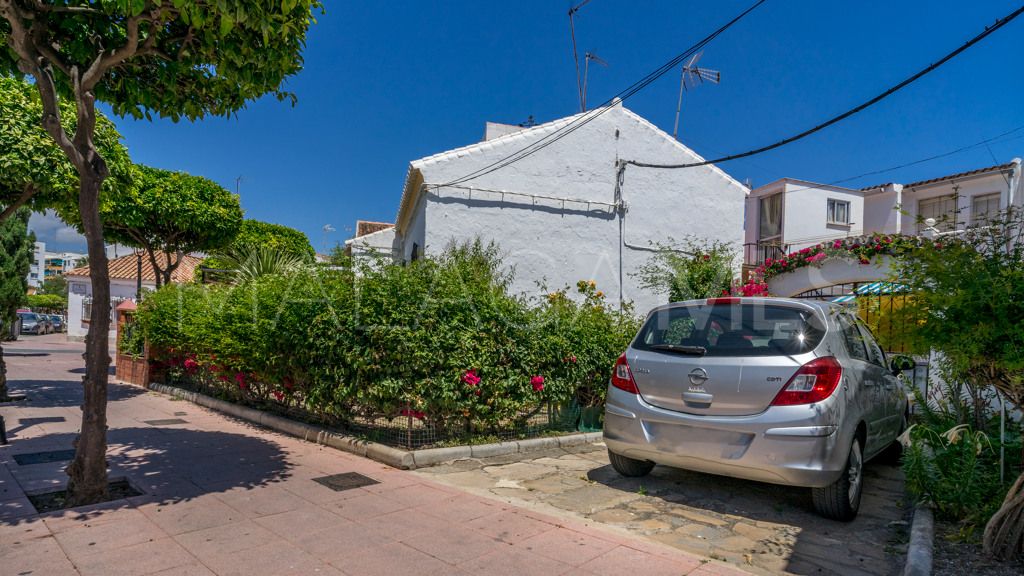 Chalet for sale in Estepona