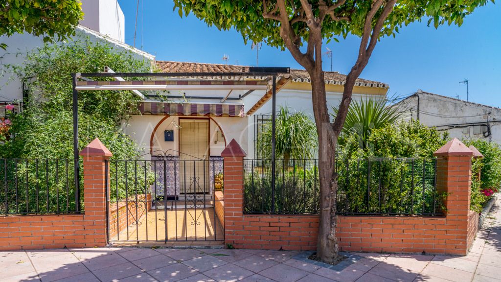 Chalet for sale in Estepona