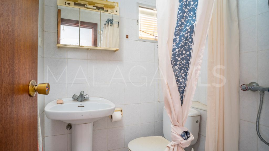 Chalet for sale in Estepona