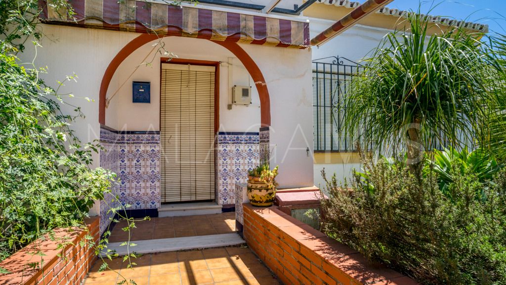 Chalet for sale in Estepona
