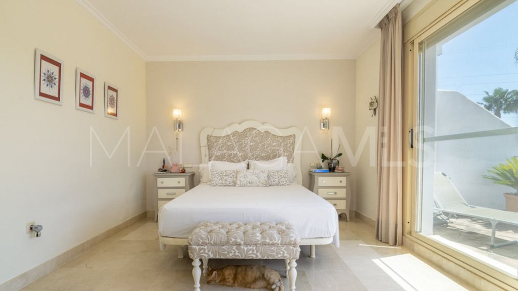 For sale Estepona Golf 4 bedrooms chalet