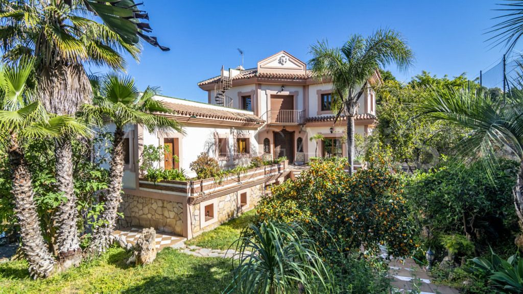 For sale 4 bedrooms chalet in New Golden Mile