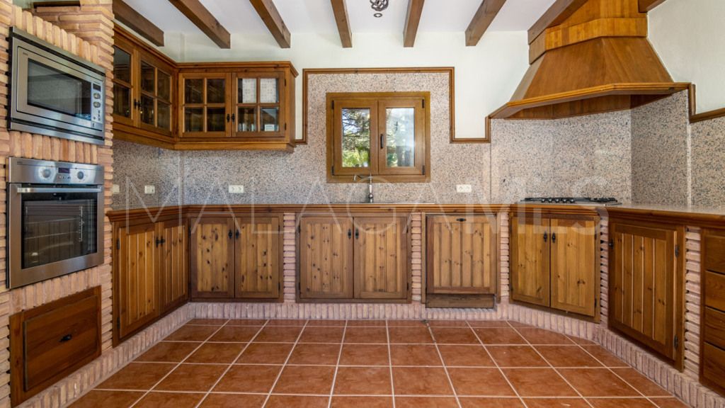 For sale 4 bedrooms chalet in New Golden Mile