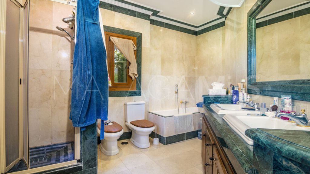 For sale 4 bedrooms chalet in New Golden Mile