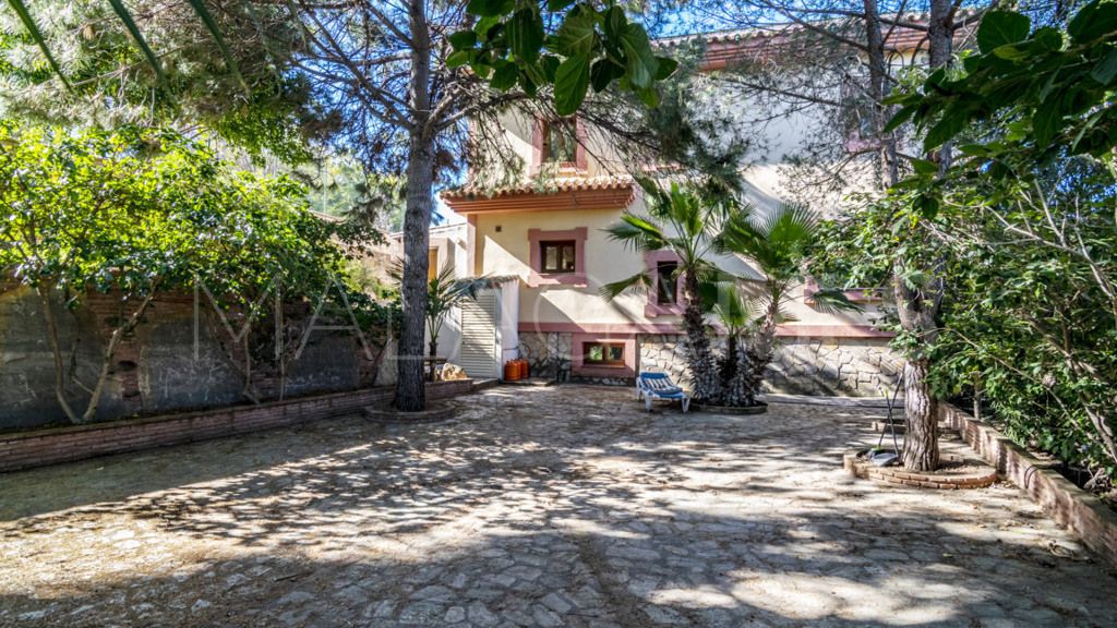 For sale 4 bedrooms chalet in New Golden Mile