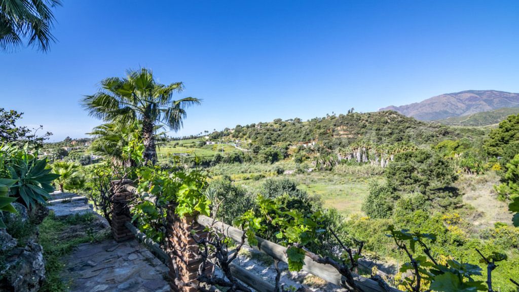 For sale 4 bedrooms chalet in New Golden Mile
