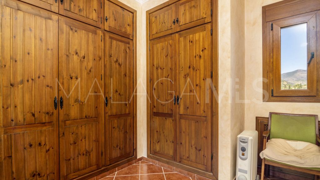 For sale 4 bedrooms chalet in New Golden Mile