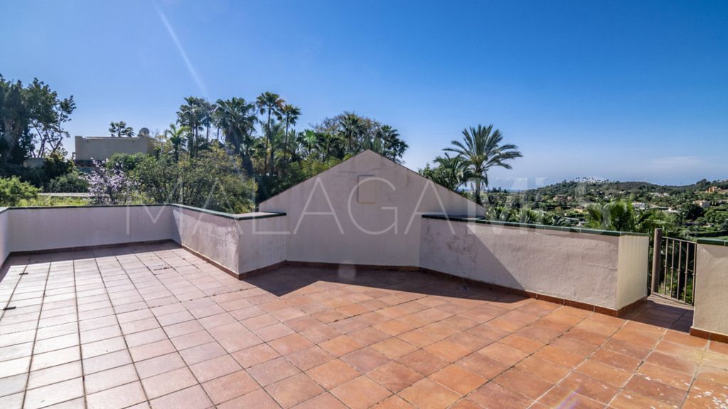 For sale 4 bedrooms chalet in New Golden Mile