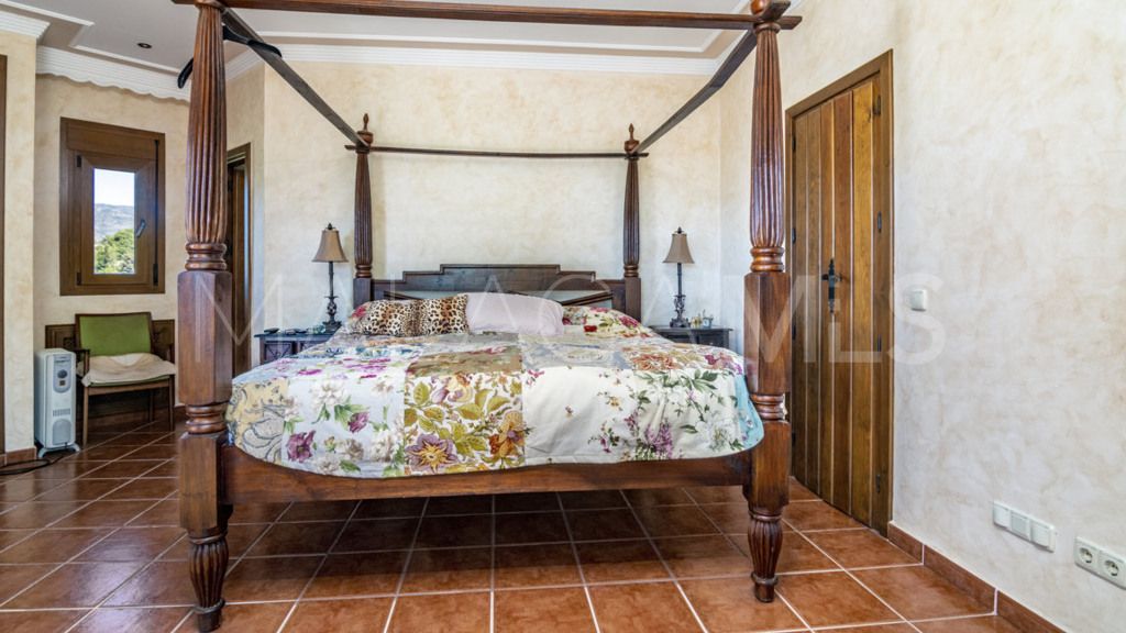 For sale 4 bedrooms chalet in New Golden Mile