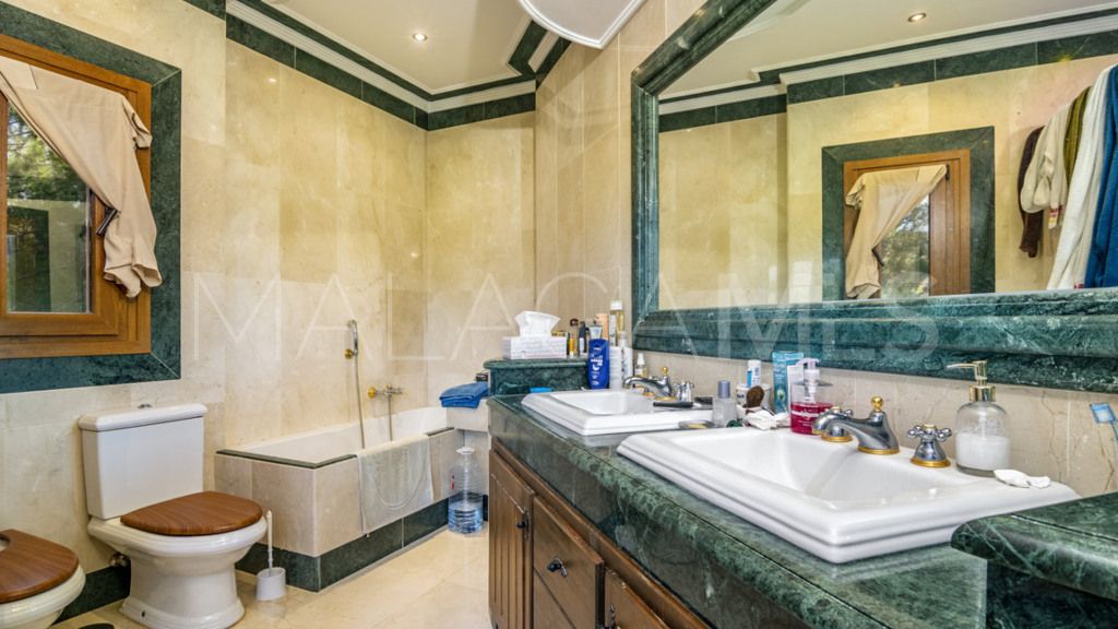 For sale 4 bedrooms chalet in New Golden Mile