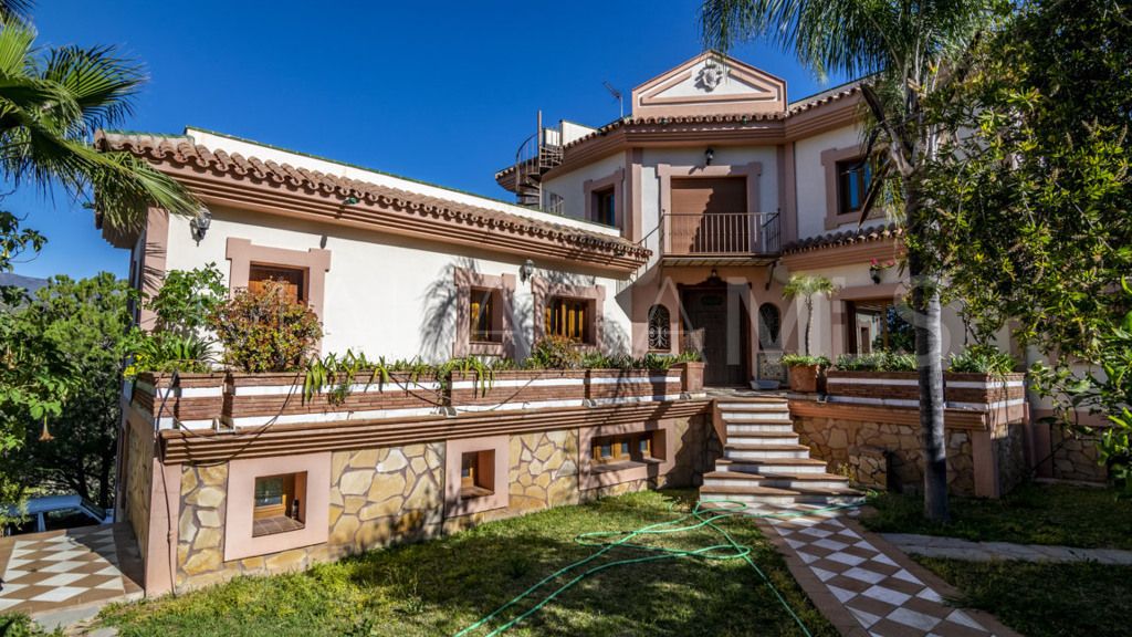 For sale 4 bedrooms chalet in New Golden Mile