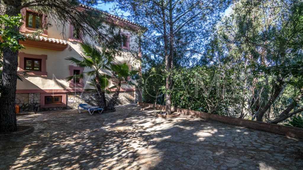 For sale 4 bedrooms chalet in New Golden Mile