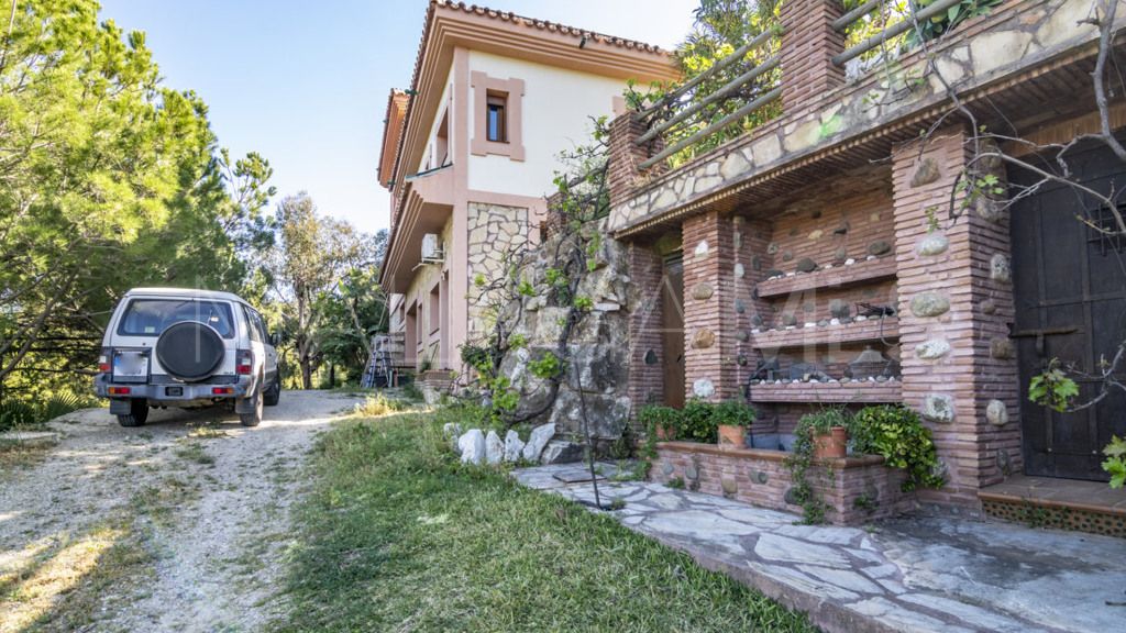 For sale 4 bedrooms chalet in New Golden Mile
